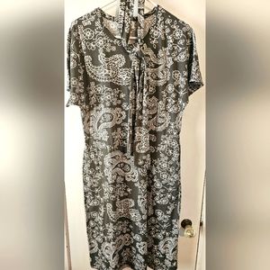 Grey paisley Lularoe dress with pockets and optional tie waist.